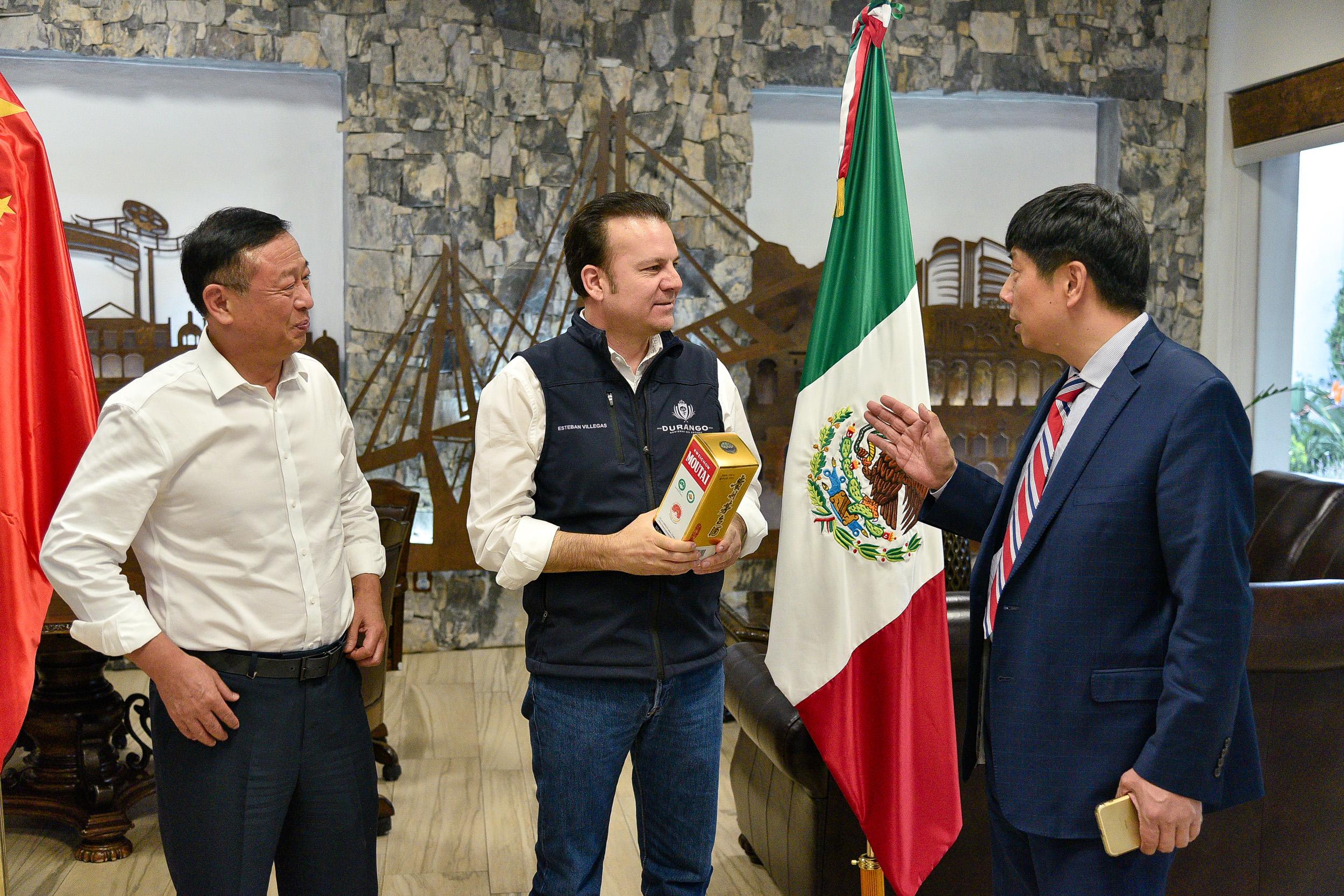 Comienza dar resultados gira de Esteban Villegas por China; empresa proveedora de TESLA busca instalarse en Durango